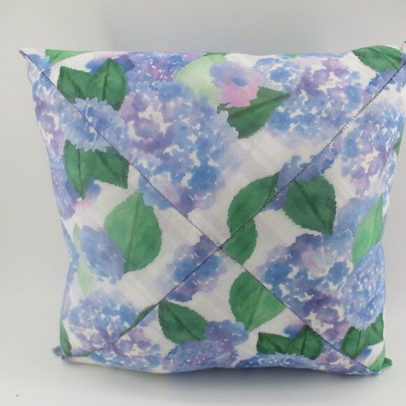 13.5" Lilac Hydrangea Pillow. - Picture 2 of 3